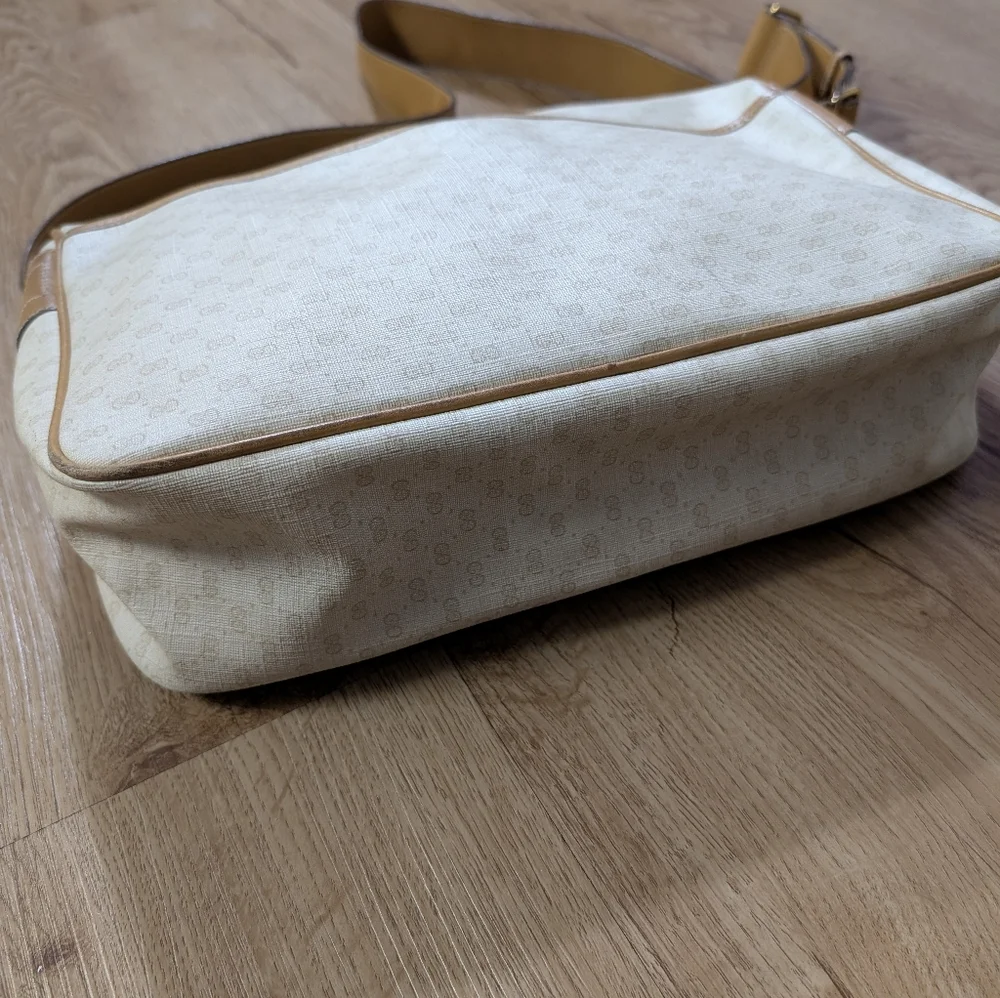Gucci Crossbody - Picture 5 of 12
